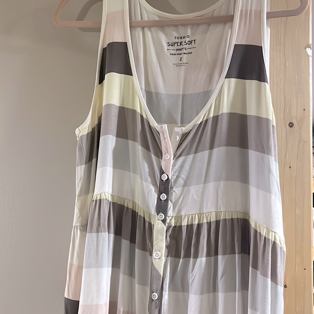 Torrid Babydoll High Low Tank, Size 2, Buttons, Super Soft Knit